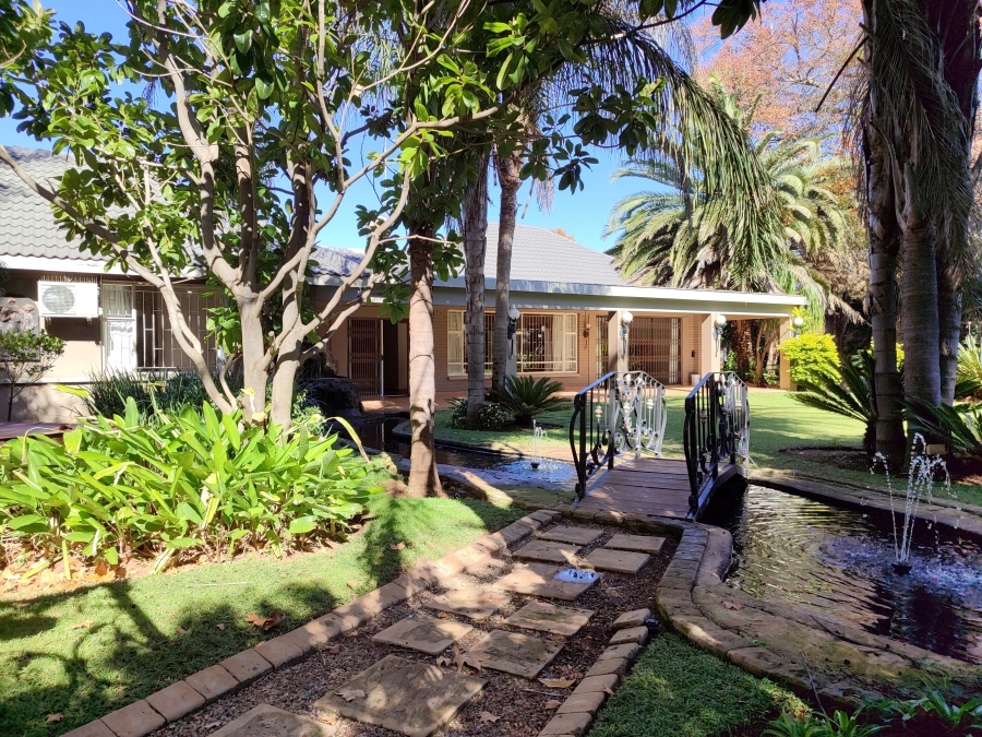 5 Bedroom Property for Sale in Stilfontein North West